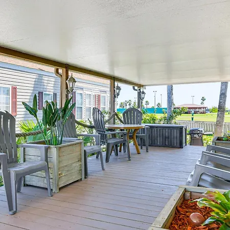 Port Isabel Home With Deck - Near Isla Blanca Beach!